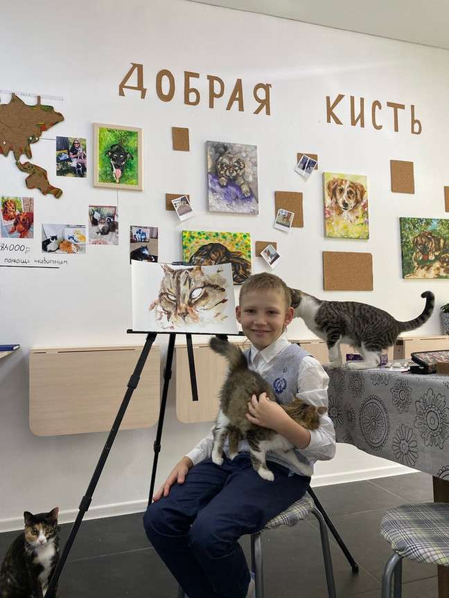 2 место - 10-летний Павел Абрамов из Арзамаса продаёт свои картины и помогает животным