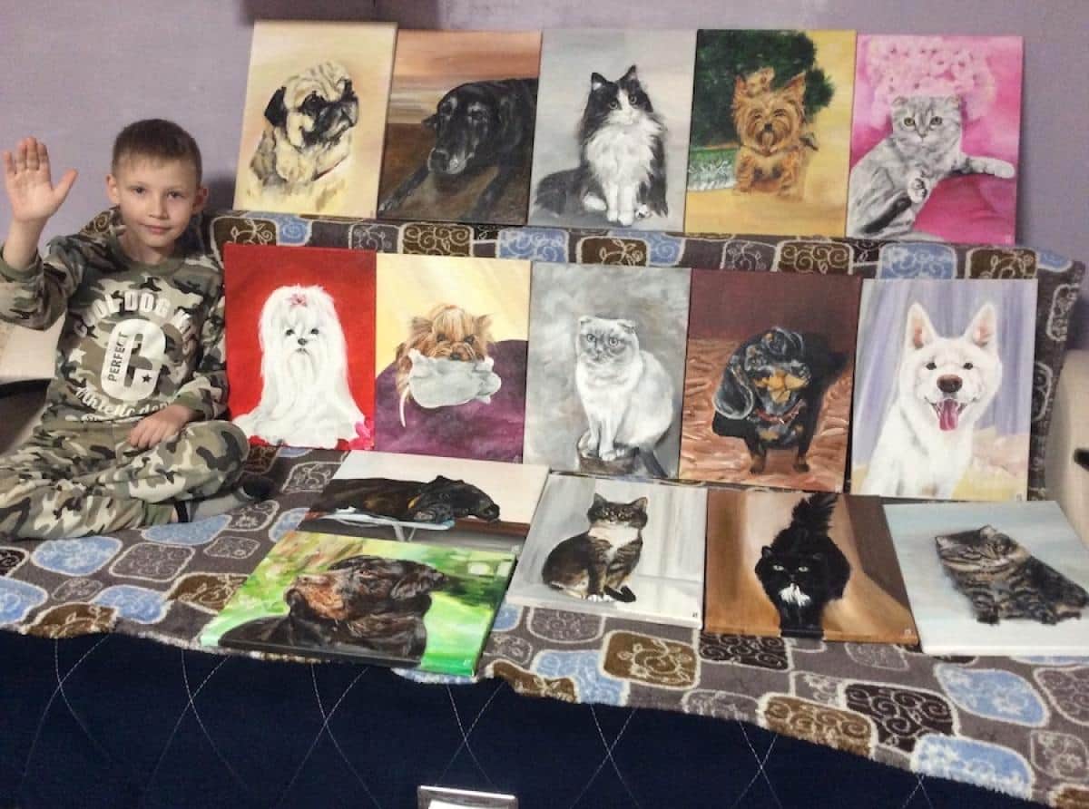 10-летний Павел Абрамов рисует кошек и собак и помогает животным