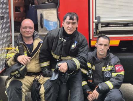 Chuvash rescuers evacuated people from a burning house and resuscitated a dying cat